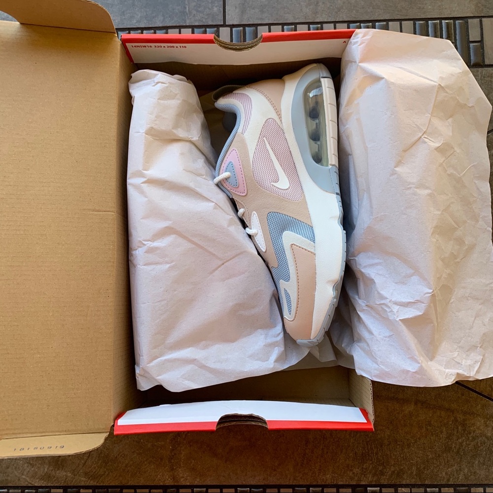 nike air max 200  • BRAND NEW • NEVER WORN - Picture 6 of 16